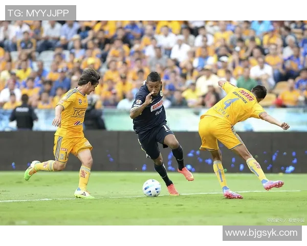 蒙特瑞与阿苏尔的激烈对决揭示了足球战术的魅力与团队协作的重要性